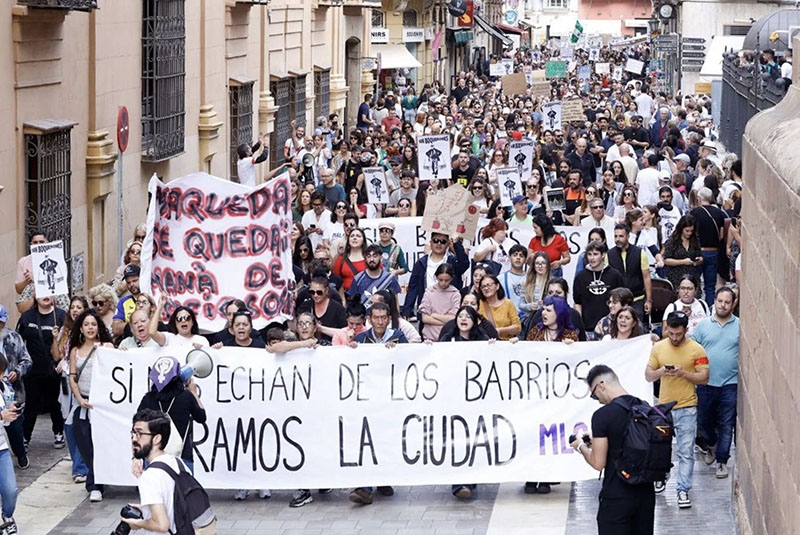 Tiotusentals demonstranter tågade åter den 9 november på Málagas gator. Foto: Málaga para Vivir